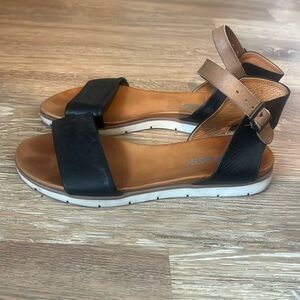 Ankle strap sandals